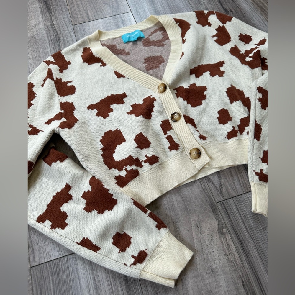 Denim Bay Ladies Cropped Cardigan Animal Print in Cream Size Small 100% Cotton